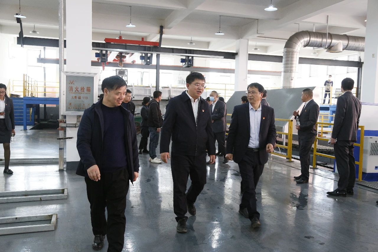 中共宣威市醫保局黨組與公司黨支部聯合舉辦“送法進企業”主題黨日活動