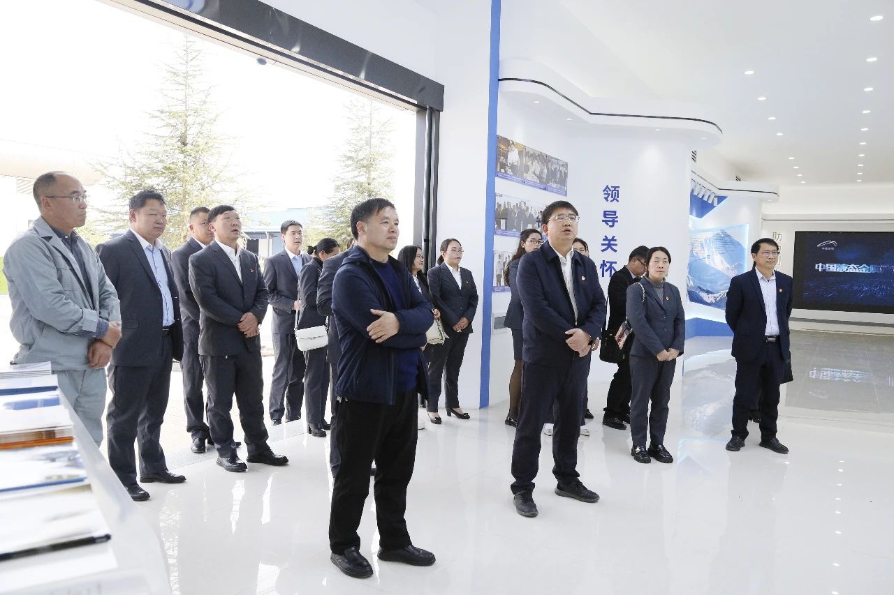 中共宣威市醫保局黨組與公司黨支部聯合舉辦“送法進企業”主題黨日活動